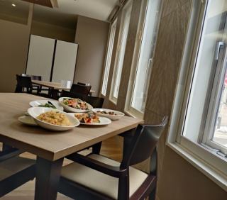 ４名＆２名様席それぞれご用意