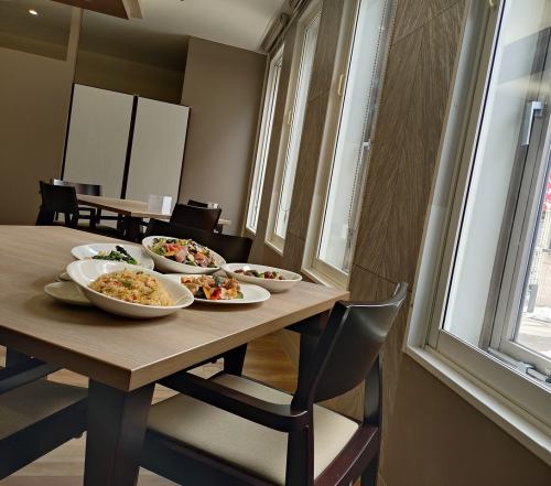 ４名＆２名様席それぞれご用意