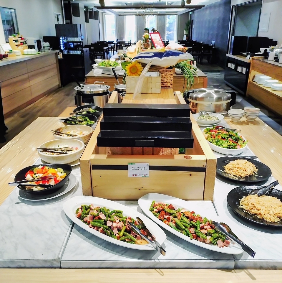 ホテルの2階にあるレストラン！日替りランチブッフェ＆道産食材使用の創作ディナー！