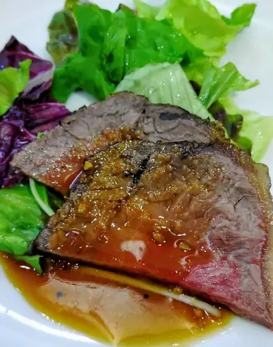 ライブキッチンは日替り！こちらは【道産牛のロースト】