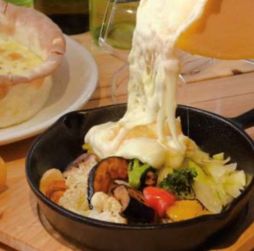 Raclette cheese with sausage and vegetables