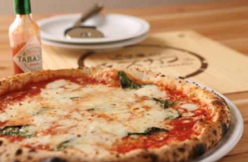 Classic Neapolitan pizza, Margherita