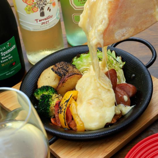 [2.5 hours all-you-can-drink] Cheese Savory ◆ Raclette cheese, grilled Japanese Black beef & dessert included ◆ 6,600 yen (tax included)