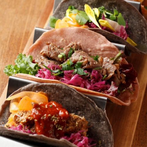 所沢×ディナー】一風変わったタコス＆タパス充実の居酒屋バル《トンボバル》

こんにちはこんばんは！
今日は少しだけ気温が下がってお出かけ日和
そんな時はふらっと立ち寄りタコスをパクリ！
ビールをゴクリ！

トンボバルは皆様のご来店
首を長〜くしてお待ちしております^_^

▼アクセス
西武池袋線・西武新宿線
所沢駅西口 徒歩4分

▼営業時間/定休日
17:00-00:00
(L.O. 料理22:30 ドリンク23:00)

定休日：なし
 

#所沢グルメ
#所沢女子会
#所沢居酒屋
#埼玉グルメ
#所沢ディナー 
#トンボバル
#西武線グルメ