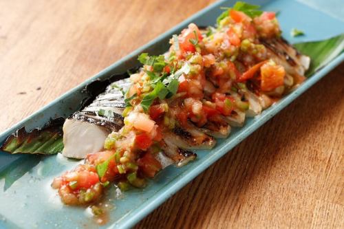 所沢で多様なシーンにおすすめの居酒屋バル｜デート・宴会・飲み会など《トンボバル》

こんにちはこんばんは！
トンボバルの#スタッフkai です！

昨日大雨で冠水してる所沢を死にそうになりながらバイクでかけぬけてました。
道路の水深すぎて魚になった気分でした。

という事で大人気炙りサバサルサのご紹介！
単品で頼むのもアリですが、サバやタコス４種が含まれる4種類がお得に食べれる"TOP4SET"もオススメです！
なに頼むか迷ったらとりあえず頼んでみて下さい！

======================

▼アクセス
西武池袋線・西武新宿線
所沢駅西口 徒歩4分

▼営業時間/定休日
17:00-00:00
(L.O. 料理22:30 ドリンク23:00)
定休日：なし

 
▽姉妹店のご紹介
・新所沢イザカヤTOMBO
  @izakayatombo 
・所沢 ハイカラトンボ
  @hikara_tombo 

======================

 
#所沢グルメ
#所沢女子会
#所沢居酒屋
#埼玉グルメ
#所沢ディナー 
#西武線グルメ
