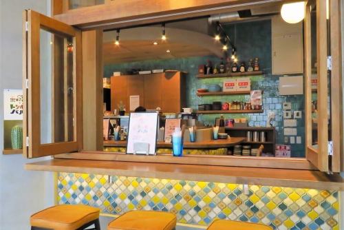 推荐所泽居酒屋酒吧，适合各种场合 | 约会、宴会、酒会等。“Tombo Bar”

您好，晚上好！
我是 Kai，Tomboval 的一名员工！

非常受欢迎！
烤鲭鱼莎莎酱！
多汁又清爽！
这是一道可以无限量享用的菜肴。

======================

使用权
西武池袋线、西武新宿线
从所泽站西口步行4分钟即可到达。

▼营业时间/休息日
17:00-00:00
（食物最后点餐时间22:30，饮料最后点餐时间23:00）
已关闭：无


▽ 介绍我们的姐妹店
・新所泽居酒屋TOMBO
@izakayatombo
・所泽蓝蜻蜓
@hikara_tombo

======================


#所泽美食
#所泽女生聚会
#所泽居酒屋
#埼玉美食
所泽晚餐
西武线美食