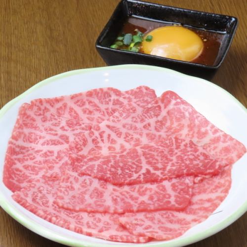 【五感で楽しむ】目の前で仕上げる至福の瞬間！「和牛炙りユッケ刺身」