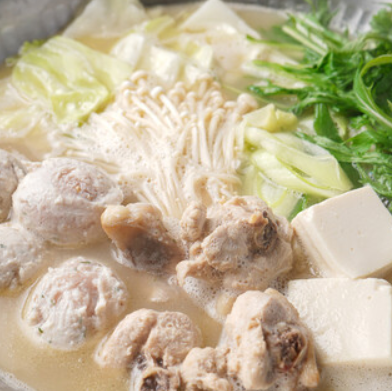 丸鶏をじっくりと煮込んだ「水炊き」