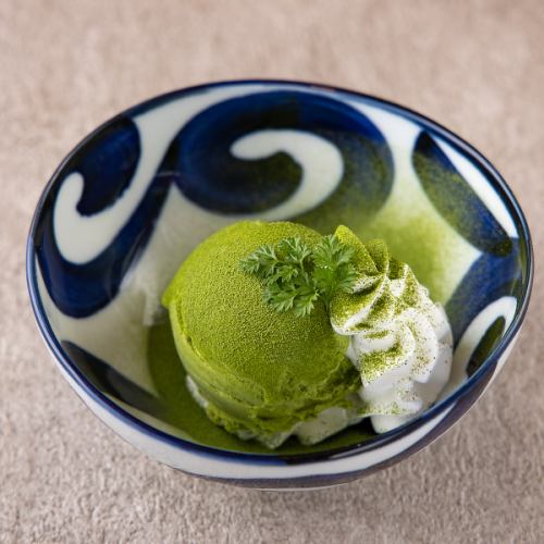 浓郁的绿茶冰淇淋
