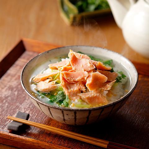 茶泡饭（鲑鱼、李子、芥末叶）