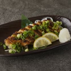 Straw-grilled yellowtail