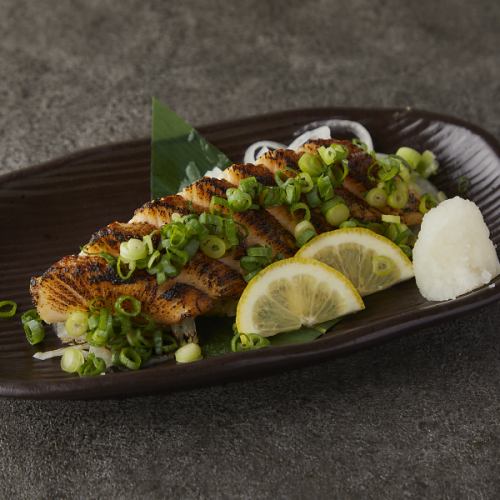 Straw-grilled yellowtail