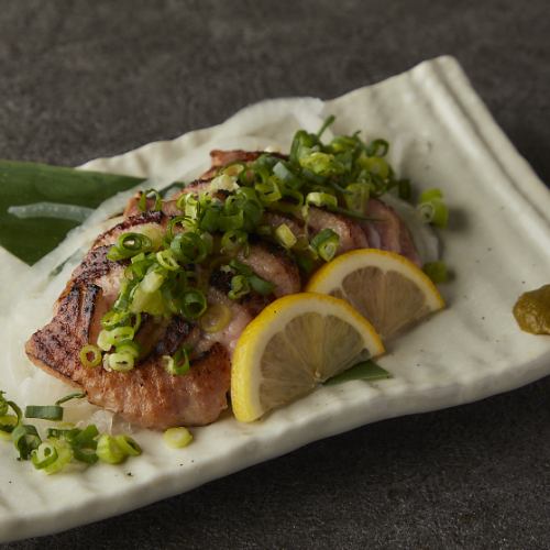 Sakurahime chicken grilled over straw