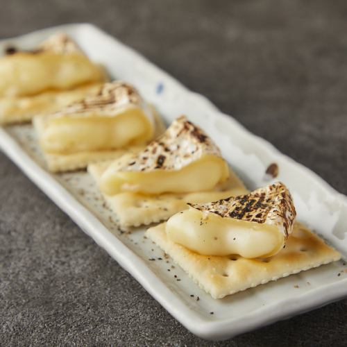 Straw-baked Camembert