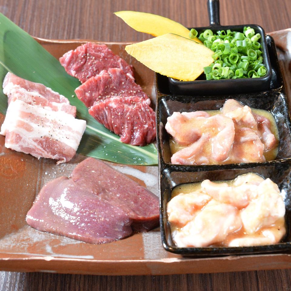 Manten's proud horse meat dish and yakiniku go well with sake.