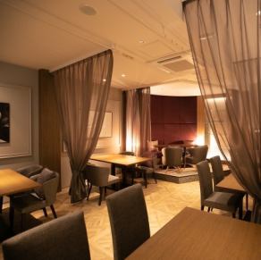 【别馆VIP休息室★】【节假日前一天、周五、周六】16人以上★【周日～周四】12人以上可专门出租的聚会室。最多可容纳 30 人。可用于公司宴会、婚宴、会议、讲座后的社交聚会等。我们还提供麦克风、投影仪和音响设备。