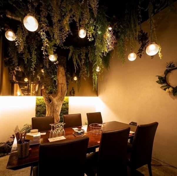 【需预约!每日限一组!VIP私人包间(最多8人)】可预约套餐(6000日元以上)。磨砂玻璃确保私密性!这里是庆祝或招待重要人物的热门场所!您可以尽情享用 Goose 的美味佳肴和饮品,无需担心周围的人。*4 人及以下团体需支付 2,500 日元的包间费用。