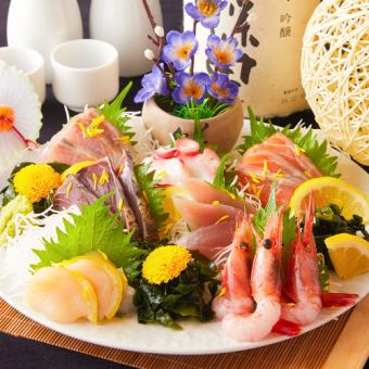 大吉自慢の刺身七点盛り(ウニ、甘エビ入り)