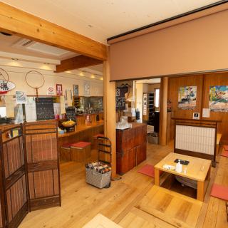テーブル席はすべて掘りごたつです