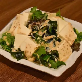 豆腐とわかめの胡麻サラダ