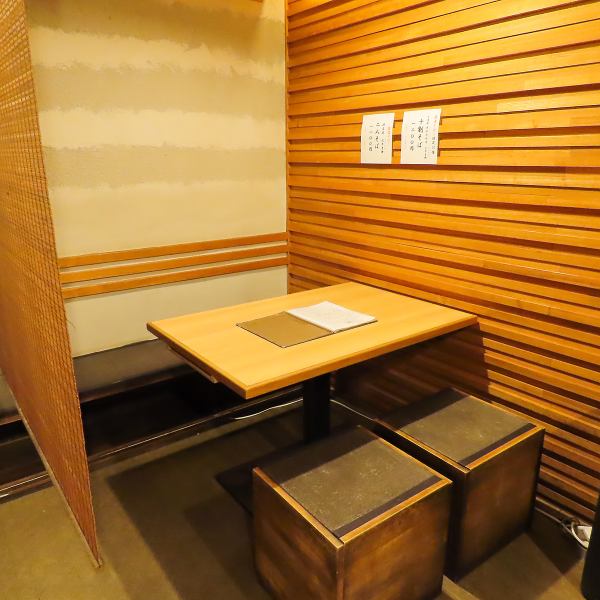 ≪店内席数≫店内はカウンター9席、テーブル席24席の計33席。お一人様からグループ利用まで幅広く対応可能。席間もゆったりしており、落ち着いた食事の時間を過ごせます。個室はありませんが、静かな空間が魅力。予約状況に応じて柔軟な席配置も可能で、使い勝手の良さも好評です。