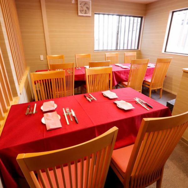 [The restaurant can be rented out entirely for private use ◎] The stylish table seating can accommodate up to 13 people with partitions, allowing you to enjoy a private meal.It is also possible to rent out the entire first and second floors for a maximum of 17 people! Please use it for various occasions such as company banquets, welcome and farewell parties, and other banquets!