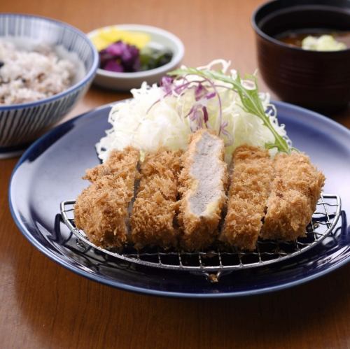 麦三元豚の熟成のロースかつ定食