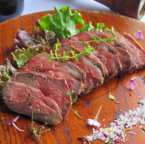 ≪앵거스 비프의 로스트≫농후한 고기의 맛을 느낄 수 있는 일품!절묘한 구운 가감으로 제공♪메인의 일품에.
