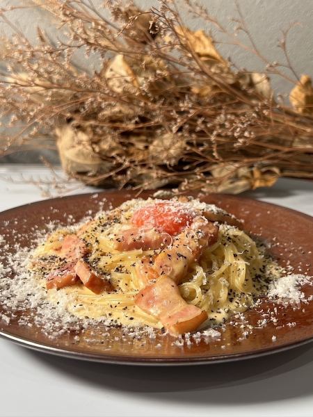 【SNSで話題のパスタランチ】カルボナーラソースに濃厚卵黄とパルミジャーノをトッピング◎
