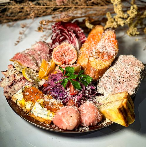 【予算3000円以内で大満足!】赤字覚悟の自慢の10種前菜+ワイン2杯付きセット