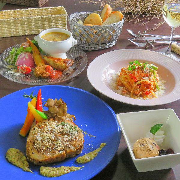 [A blissful moment to enjoy with all five senses] From the food and drinks to the atmosphere of the restaurant and the colors of the tableware, every detail of Karo shines through.Heartfelt hospitality will make your special day truly memorable.Suitable for a wide range of occasions, from glamorous girls' nights out and elegant lunches to lively banquets.In a sophisticated setting, you can forget about your daily worries and enjoy luxurious time to your heart's content.