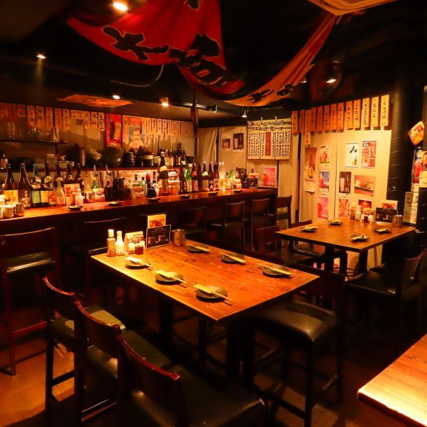 【僅限14人以上團體租用！ 】 店內裝潢復古、溫馨舒適，僅限14人以上團體租借。如果你預約的話，可以點新鮮的牡蠣、螃蟹等等，還可以帶DVD進去。在充滿樂趣且服務周到的經理的指導下，您可以在這裡享受豐盛的宴席直到凌晨。我們接受電話預訂！