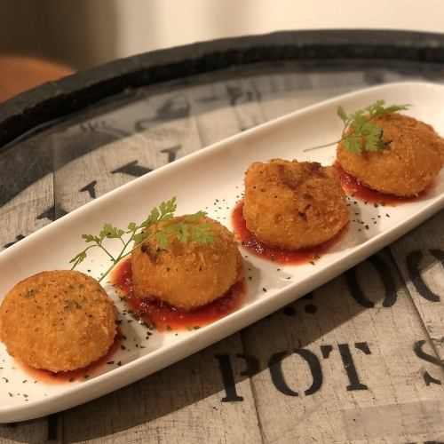 4 rice croquettes with melty cheese risotto