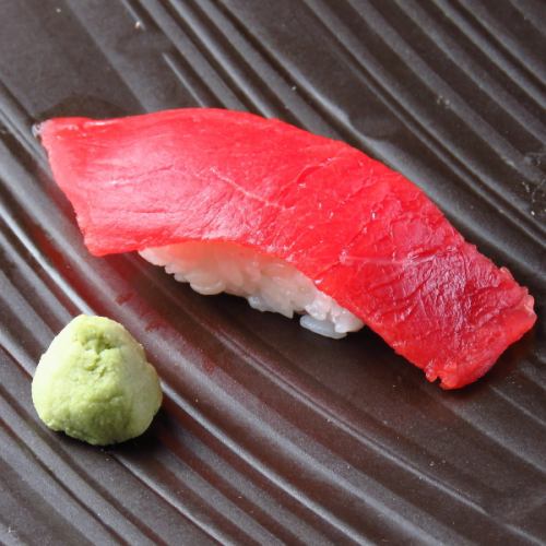 ばちまぐろ赤身/はまち/サーモン/真鯛/まあじ/小肌/しめさば/ゆでたこ/するめいか/えび/アルゼンチン赤海老