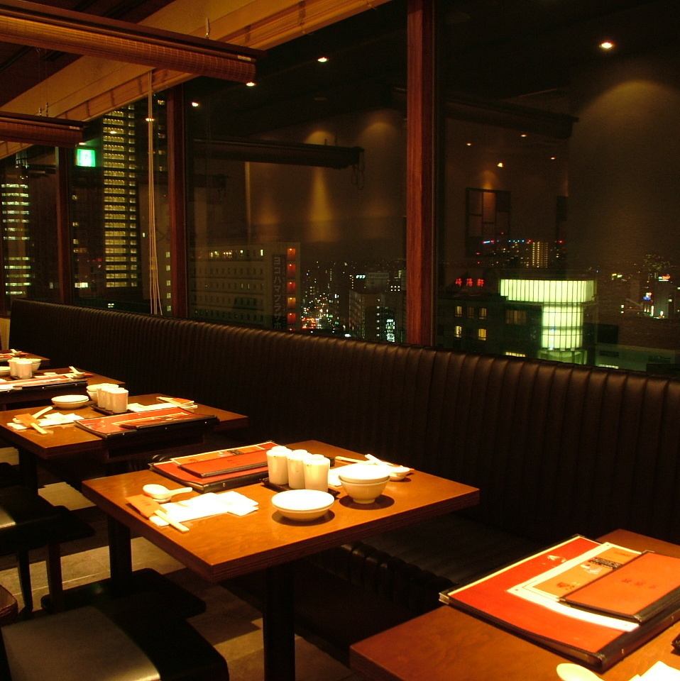 There is a partition so it's a space for just two people ♪ Exquisite food & a date with a view of the night view ☆