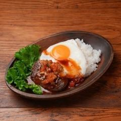 用融化的漢堡牛排製成的 Loco moco