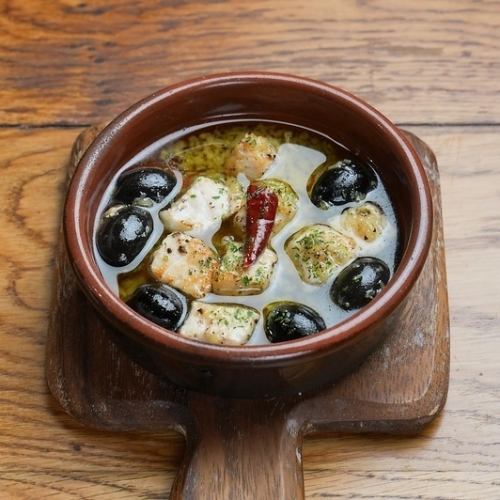 メカジキとオリーブのアヒージョ