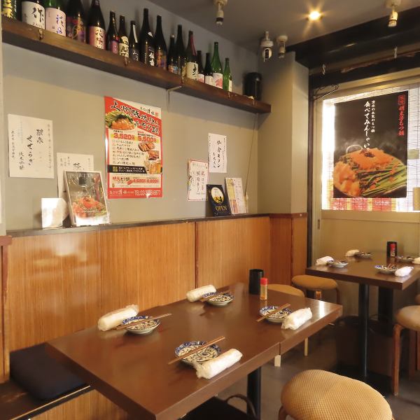 【テーブルをつなげて団体も◎】最大13名まで利用可能なテーブル席は、小規模な宴会にぴったり◎テーブルをつなげて団体席として使えるので、打ち上げや仲間との集まりなど、様々なシーンで活躍します。やきとんやもつ鍋を囲みながら、会話も弾む賑やかな時間を♪好みを気にせずみんなでワイワイ盛り上がれるのが魅力です。