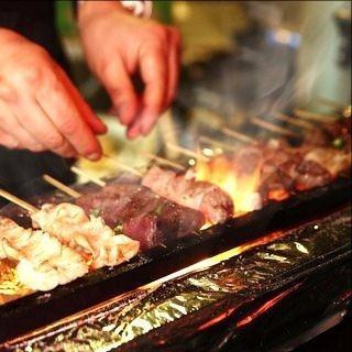 香ばしい焼鳥が自慢。お酒と一緒に楽しめる定番居酒屋です！