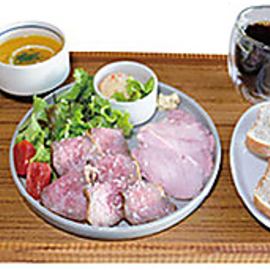 하프&하프 플레이트(음료·팬 세트)→1600엔(부가세 포함)