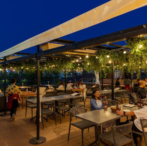 開放的な心地良いテラスの空間で秋BBQも♪お昼から気軽にBBQを楽しめる手ぶらBBQプランをご用意しております♪カーテン、ブランケットのご用意もございます。