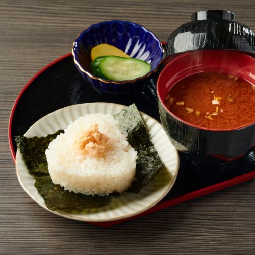 おにぎり 1個（鮭）~赤だしの味噌汁付き~
