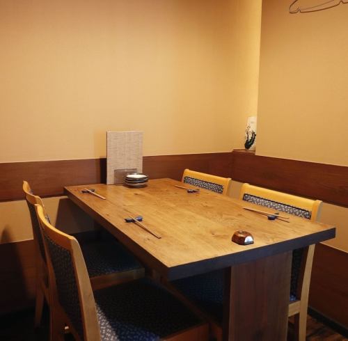 <p>We have many private semi-private rooms that are ideal for dates, anniversaries, entertainment, dinners, etc. Enjoy your meal in a relaxed atmosphere without worrying about your surroundings.</p>