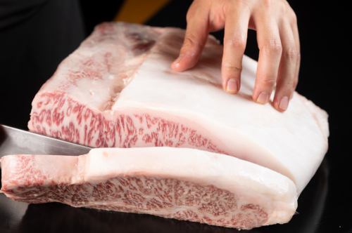 [Steak and Sukiyaki using A5 rank Omi beef]