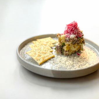 コンビーフとアンチョビのポテサラ