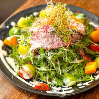 和牛ローストビーフのシーザーサラダ