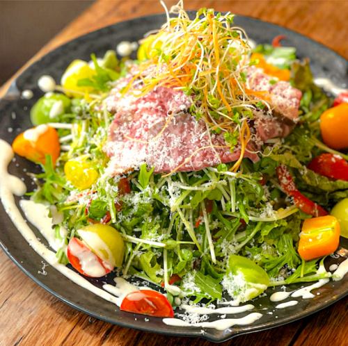 和牛ローストビーフのシーザーサラダ