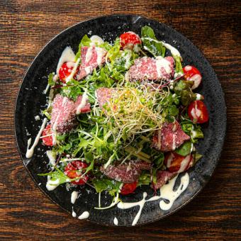 和牛ローストビーフのシーザーサラダ