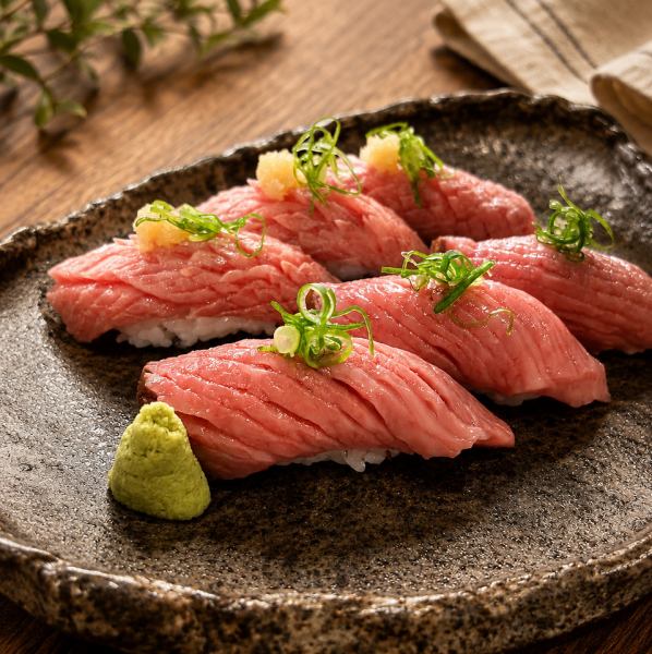 肉寿司盛り合わせ(大トロ2貫・モモ2貫)
