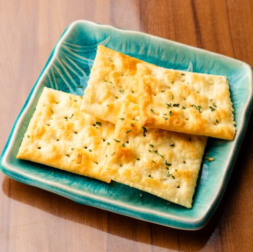 Garnish with crackers